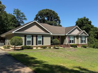 1215 E McKinnon St, New Brockton, AL 36351