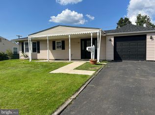 15 Indian Park Rd, Levittown, PA 19057