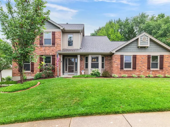 827 Castlebar Ct, Ballwin, MO 63021