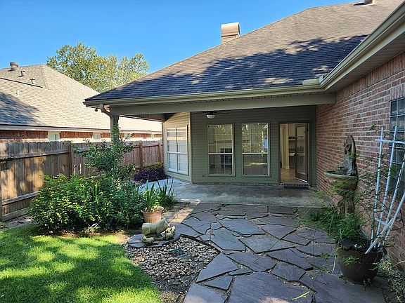 2nd image of 104 Briaroak Ct