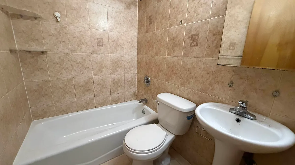 Building Photo - 205 Mott St #8