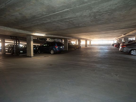 4th image of 4960 N Marine Dr #1014