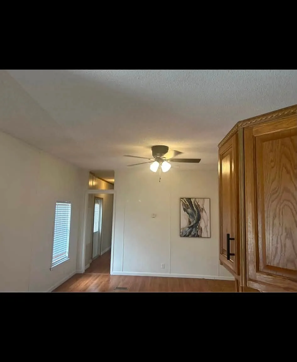 3 bed, 1280 sqft, $1,300 — Photo 4