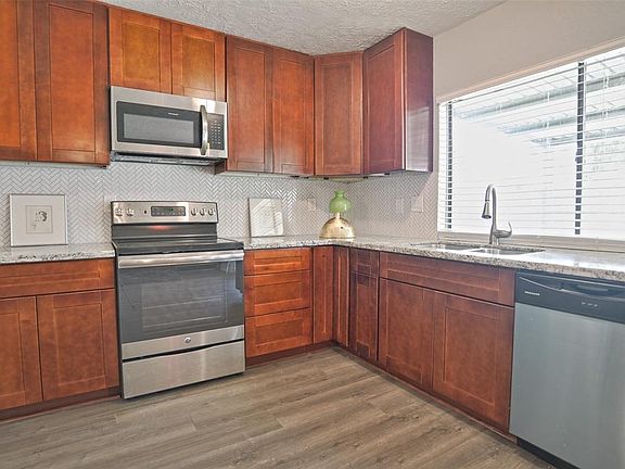 5th image of 2507 Barton Ct