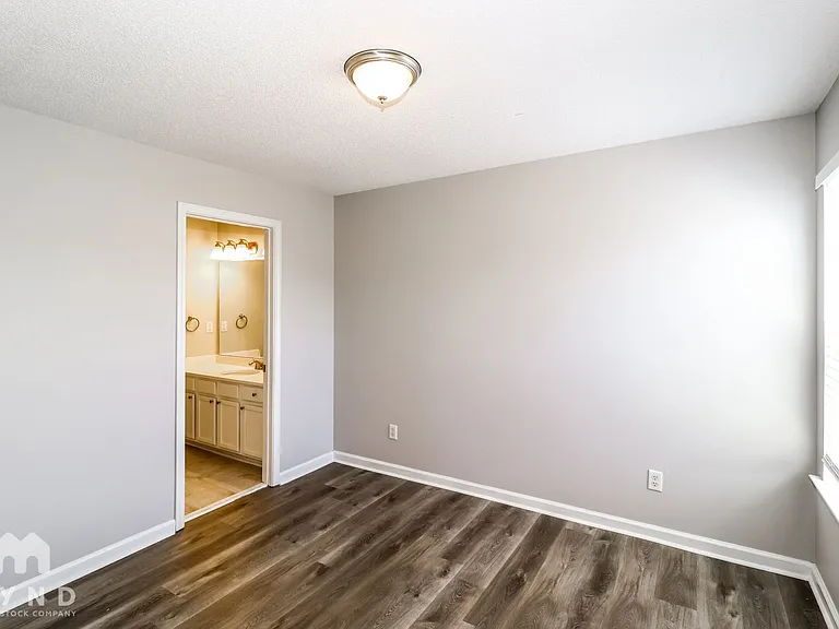 10182 Sterling Ridge Dr — Photo 12