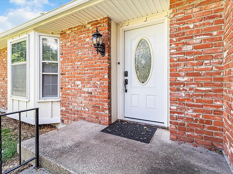 318 Goodrich Dr — Photo 8