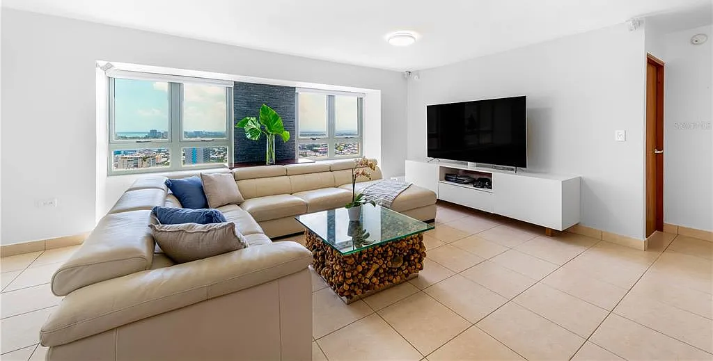 2 bed, 2.0 bath, 1337 sqft, $5,500 — Photo 3