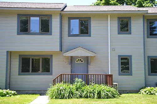 202 S Maple Ave Photo 1
