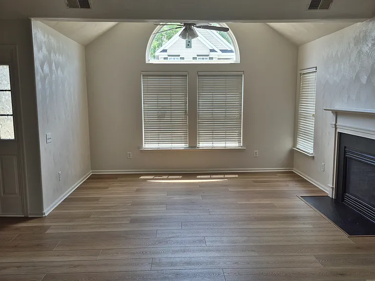 5532 Bulls Bay Dr — Photo 1