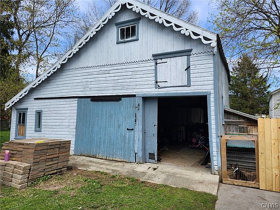 5th image of 706 Division St