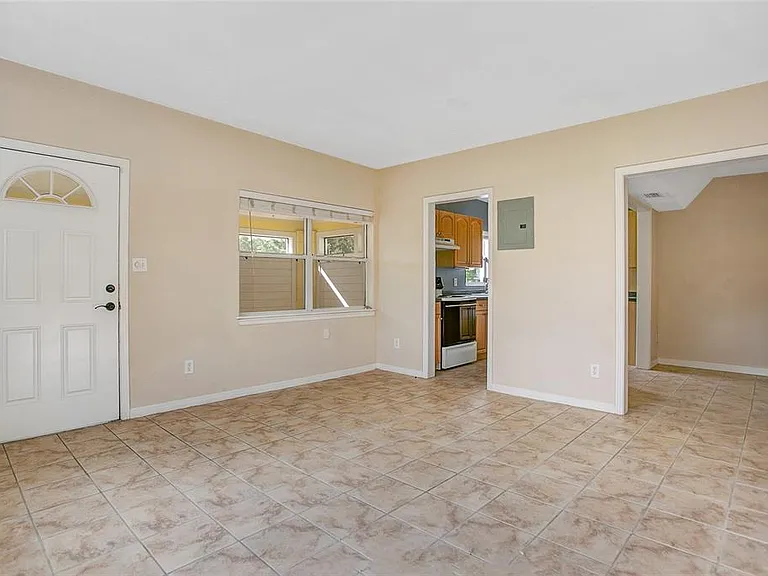 2117 E Esther St — Photo 7