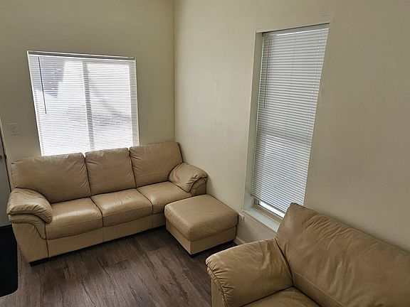 3rd image of 1012 W 6th St