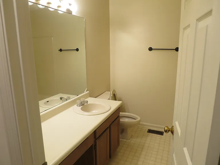 441 Eagle Brook Dr — Photo 16