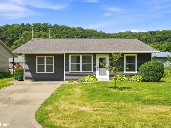 1010 N 4th St, Guttenberg, IA 52052