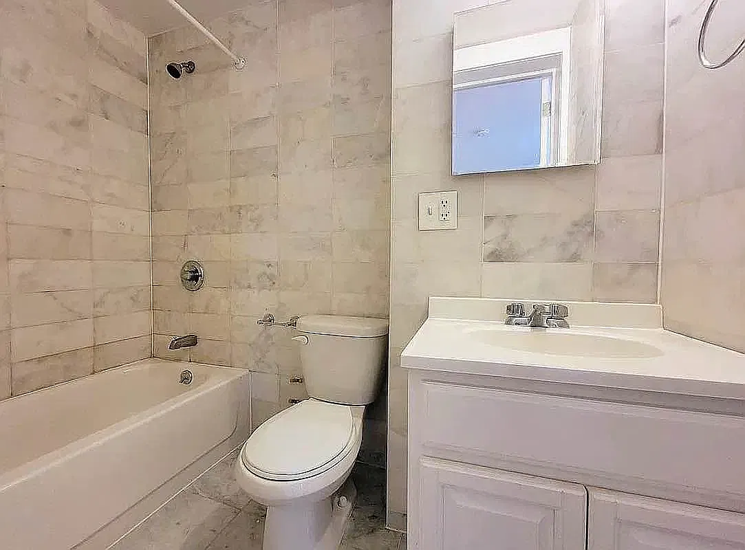 439 West 47th Street — Photo 4