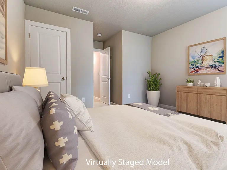 Air Conditioning! Beautiful Newer Construction Home! 3 Master Bedrooms! — Photo 2
