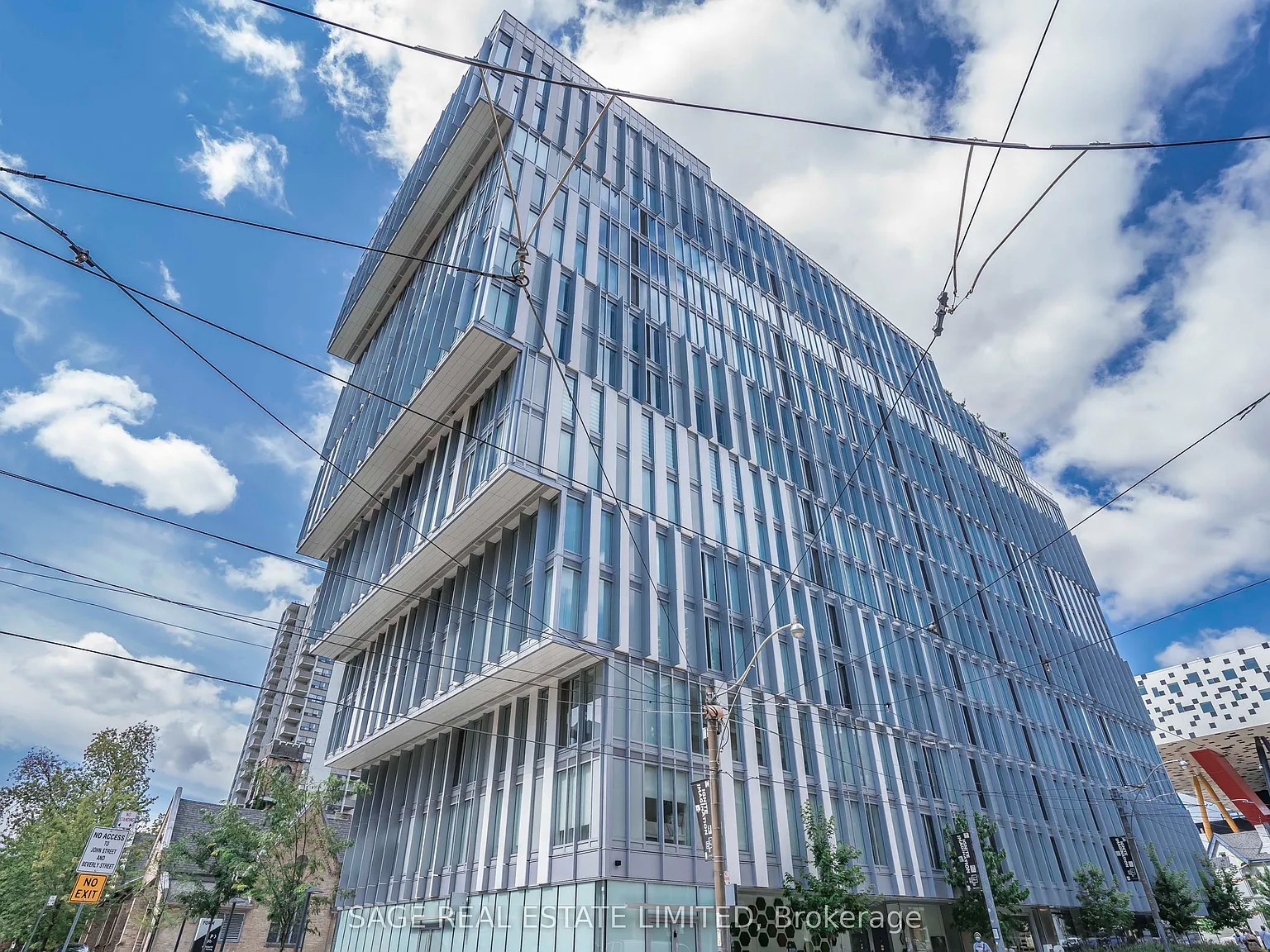 Form Condos — Photo 1