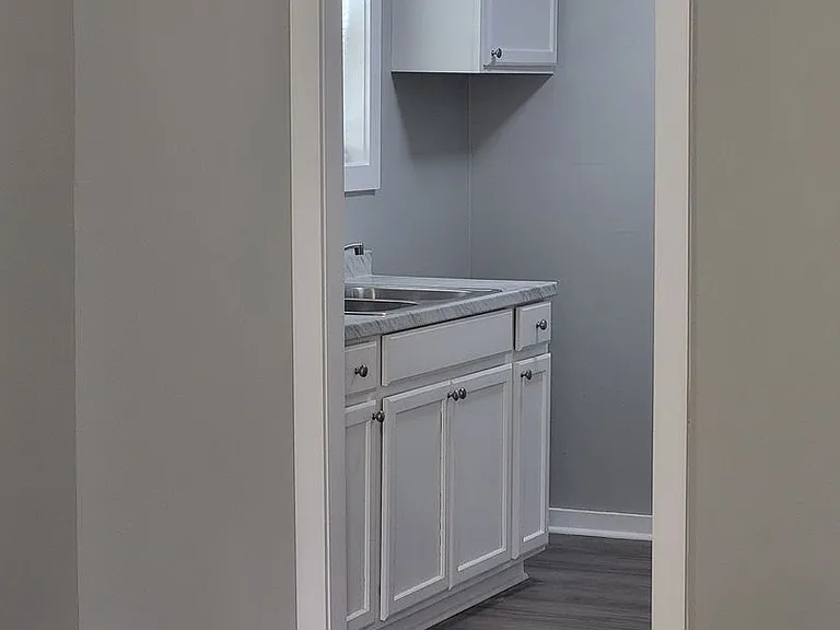 2431 Knox Dr — Photo 2