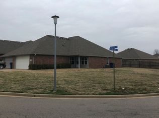 1011 Trenton Dr, Fort Smith, AR 72908