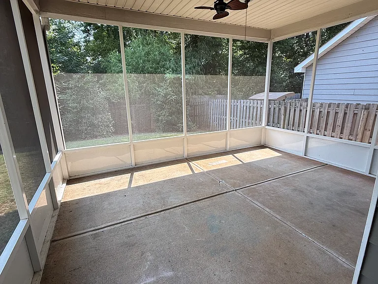 1020 Barrett Dr — Photo 5