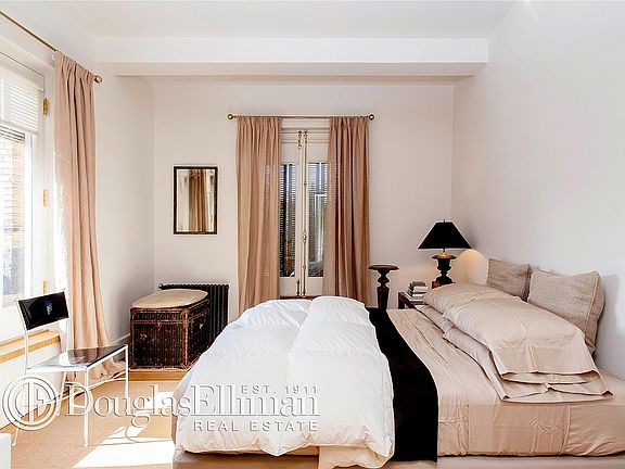3rd image of 137 E 28th St #Penthouse