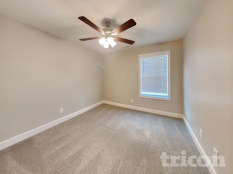 1093 Whitney Dr — Photo 10
