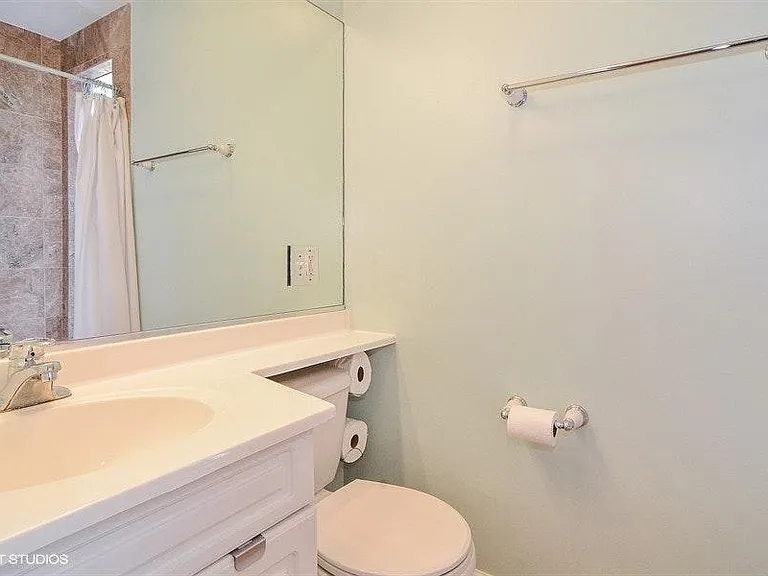 850 W Diversey Pkwy #2 — Photo 11