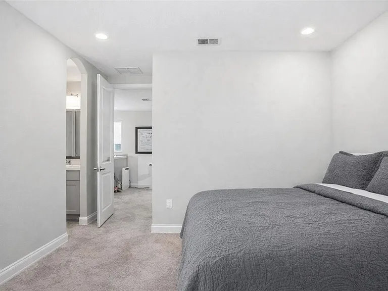 4547 San Martino Dr — Photo 32