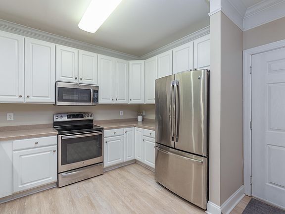 4th image of 1025 Riverland Woods Dr #518
