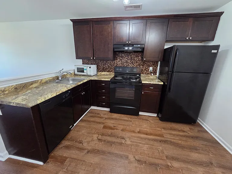 1262 Macedonia Dr — Photo 9