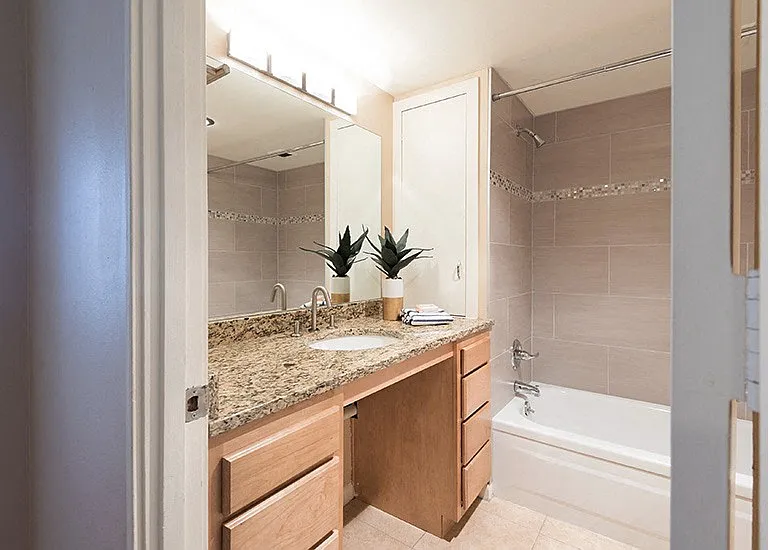 Latitude 40 — Photo 27