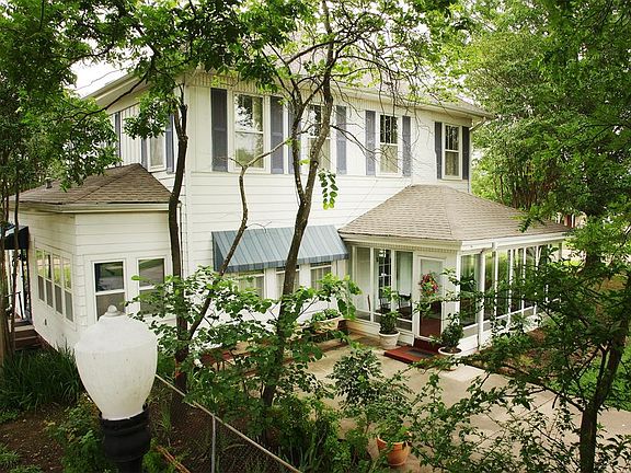 4th image of 301 S 2nd St