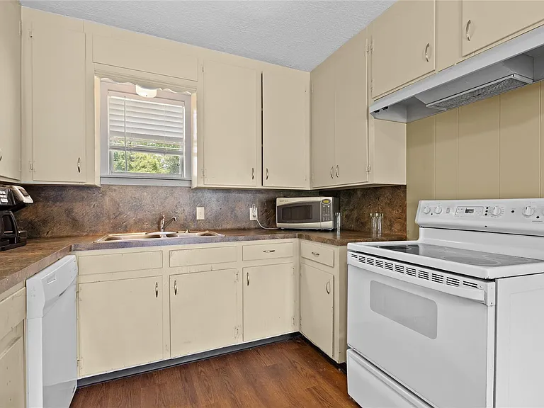 10973 Longstreet Rd — Photo 11