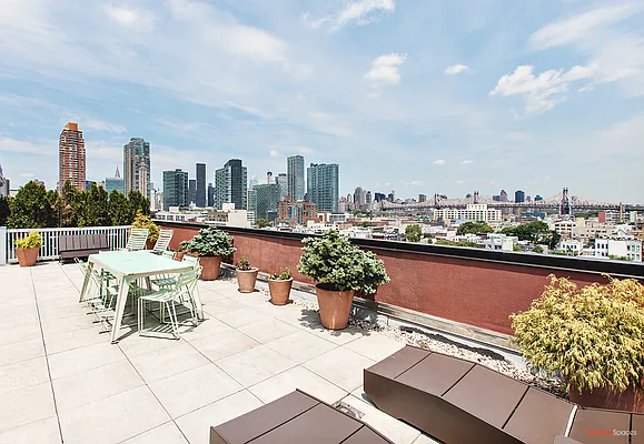 Sold by Modern Spaces | media 16