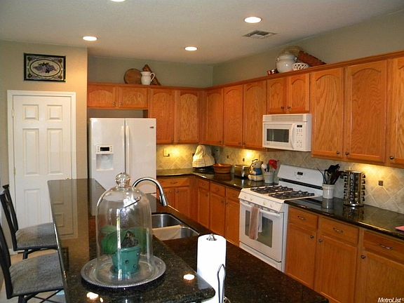 3rd image of 2921 Mahaska Way