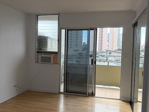 5th image of 727 University Ave APT 302
