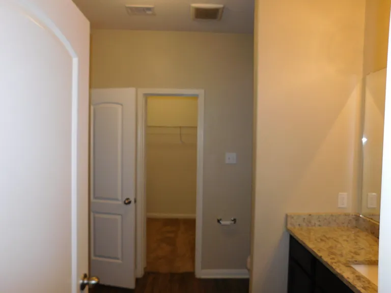 304 Aaron St — Photo 13