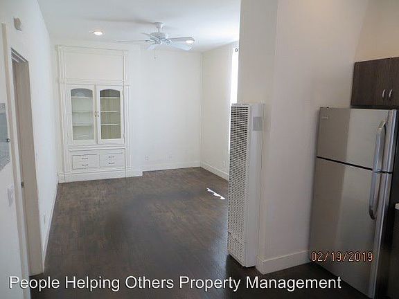 4th image of 1120 30th St APT 4