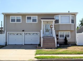 19 Muriel St, Freeport, NY 11520