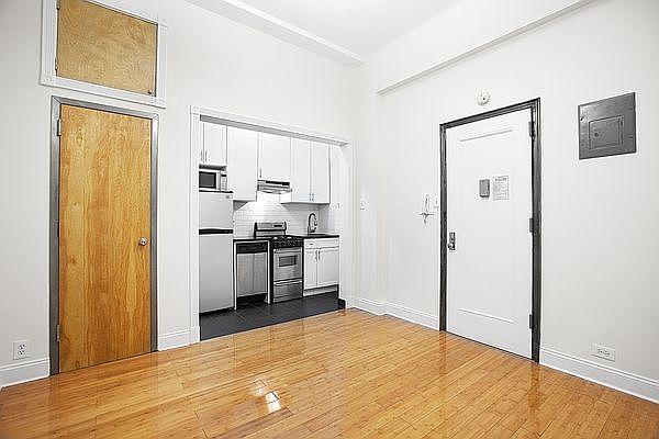1st image of 19 W 69th St APT 103