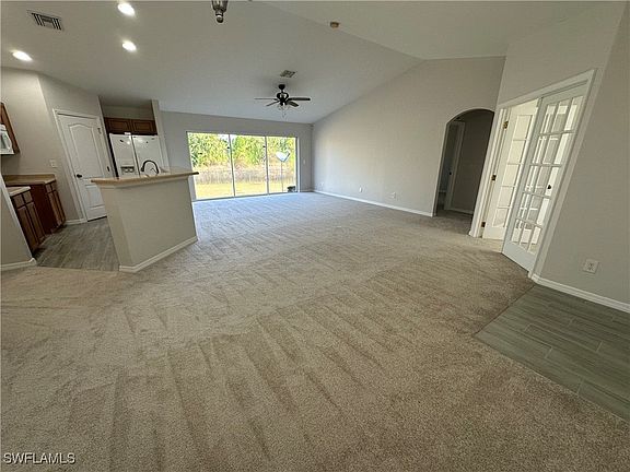 3rd image of 707 Colyer St E