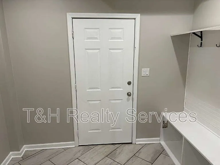 2246 Bellefontaine St — Photo 22
