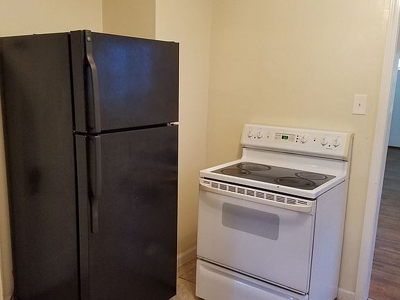 5th image of 866 Toledo Ave