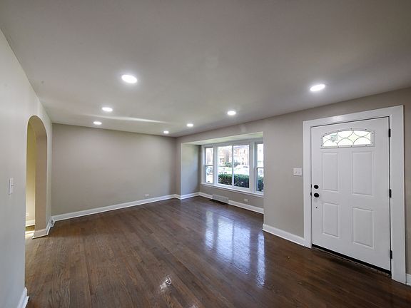 3rd image of 10621 S Eberhart Ave