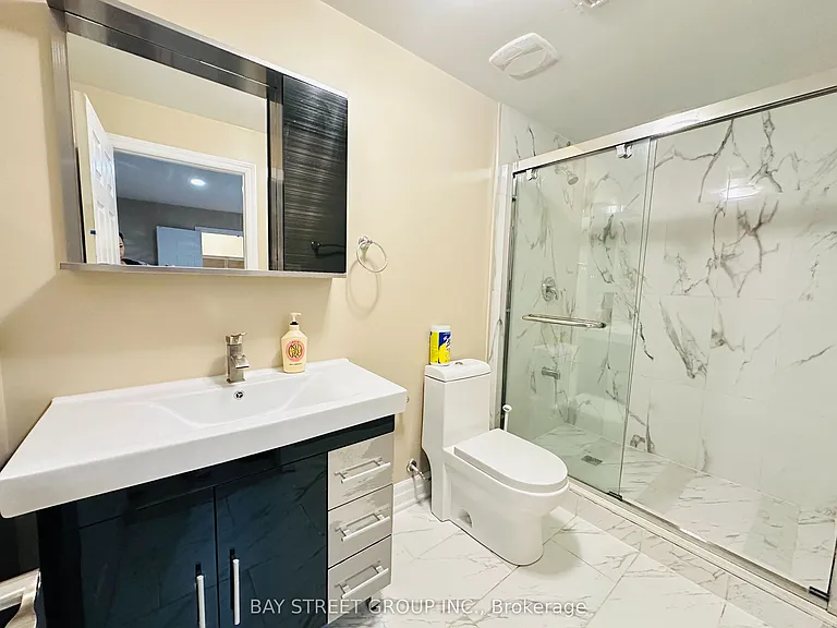 118 Fairglen Ave — Photo 36
