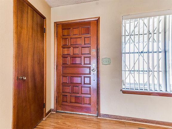 4th image of 814 Woods Ave
