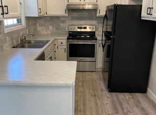 9 Linwood Dr, Shiloh, IL 62221