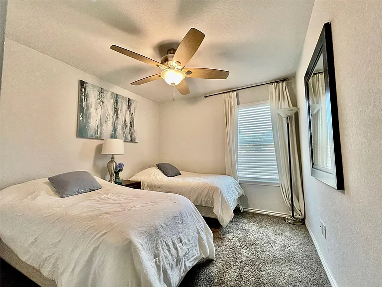 1916 Thorndyke Ln — Photo 19
