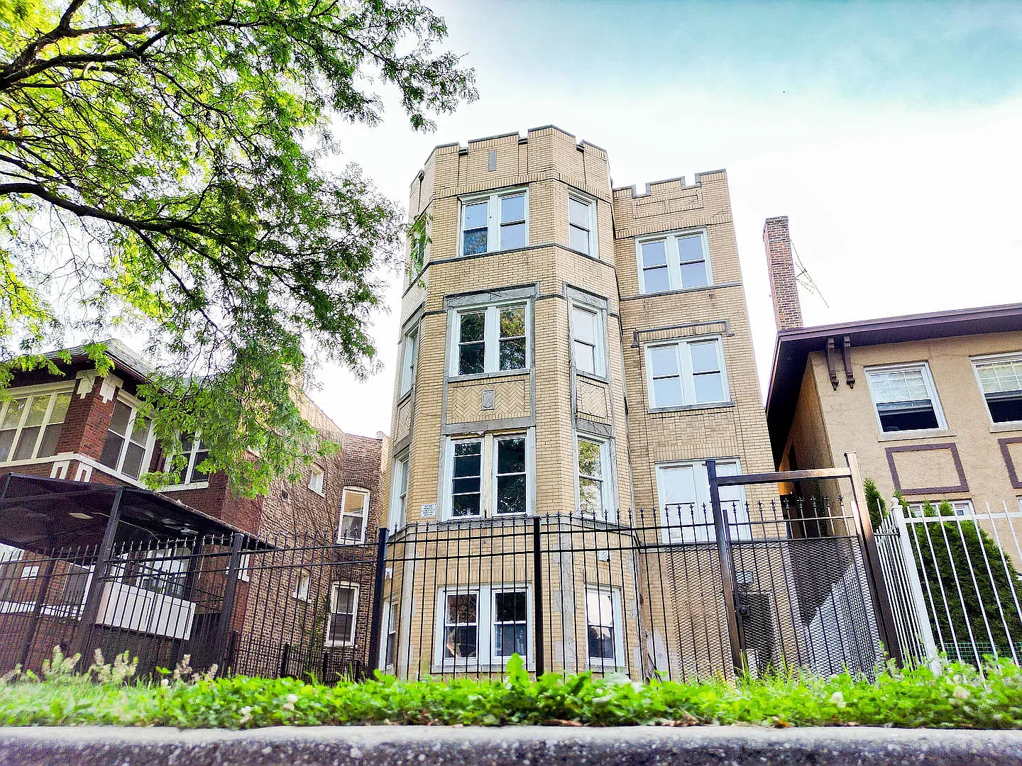 2 bed, 1150 sqft, $2,200 — Photo 1