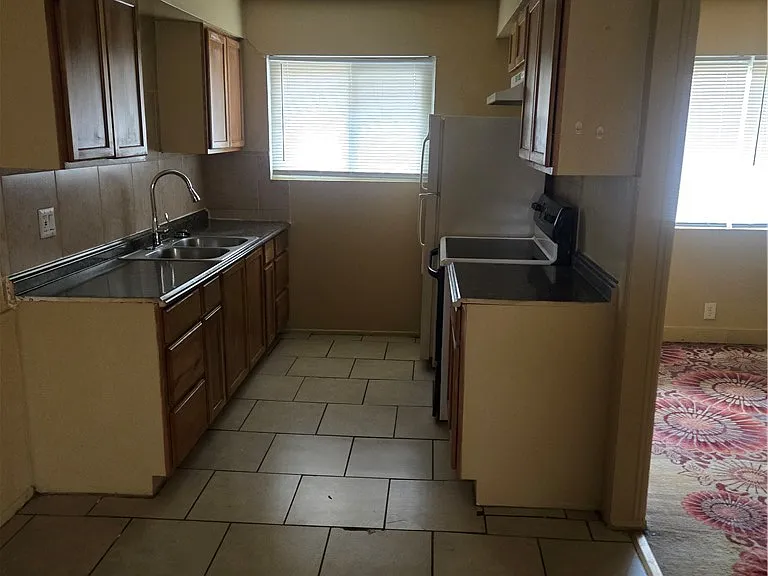 2104 Sunrise Ave #14 — Photo 5